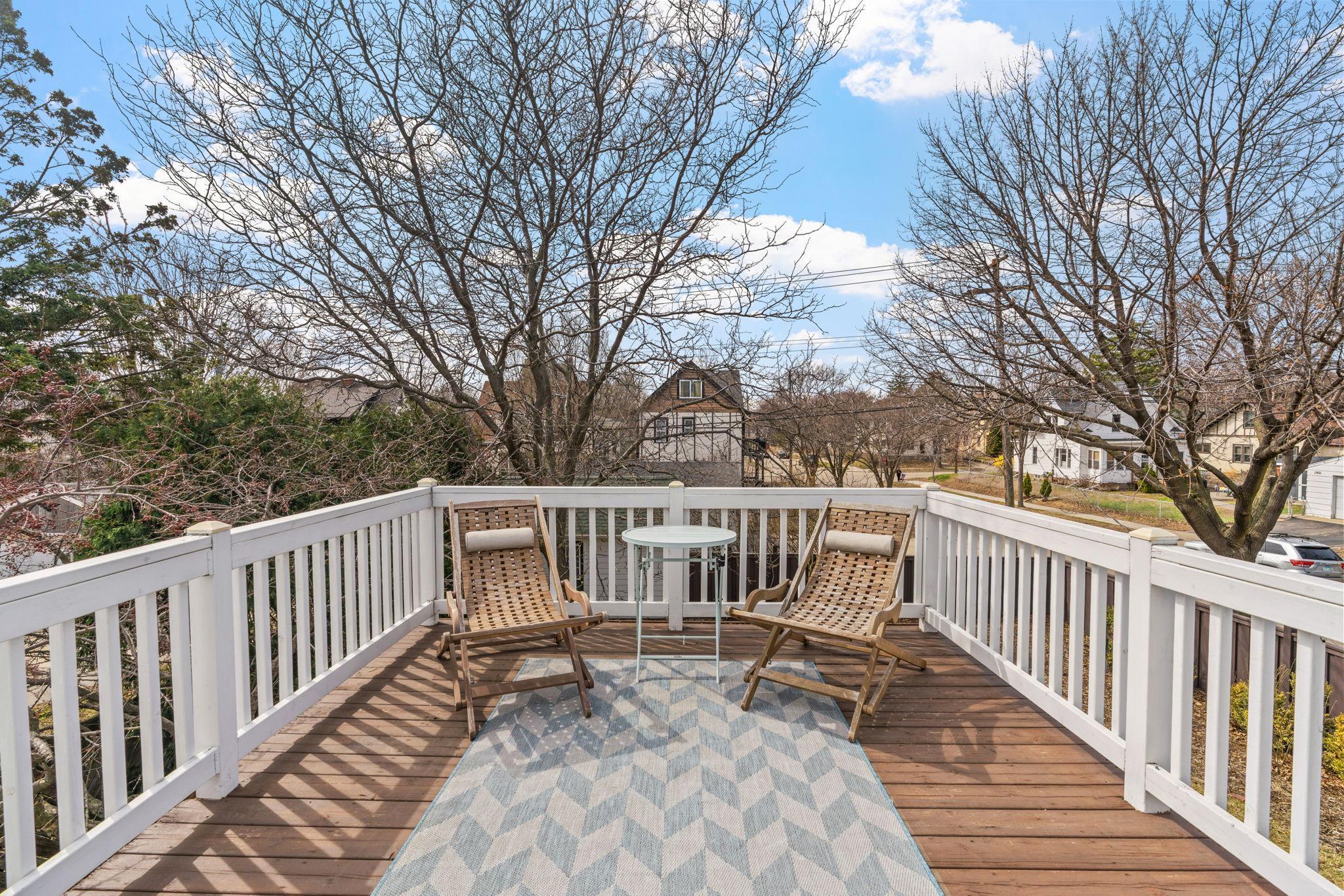 To round off the upper level, take a look at the deck