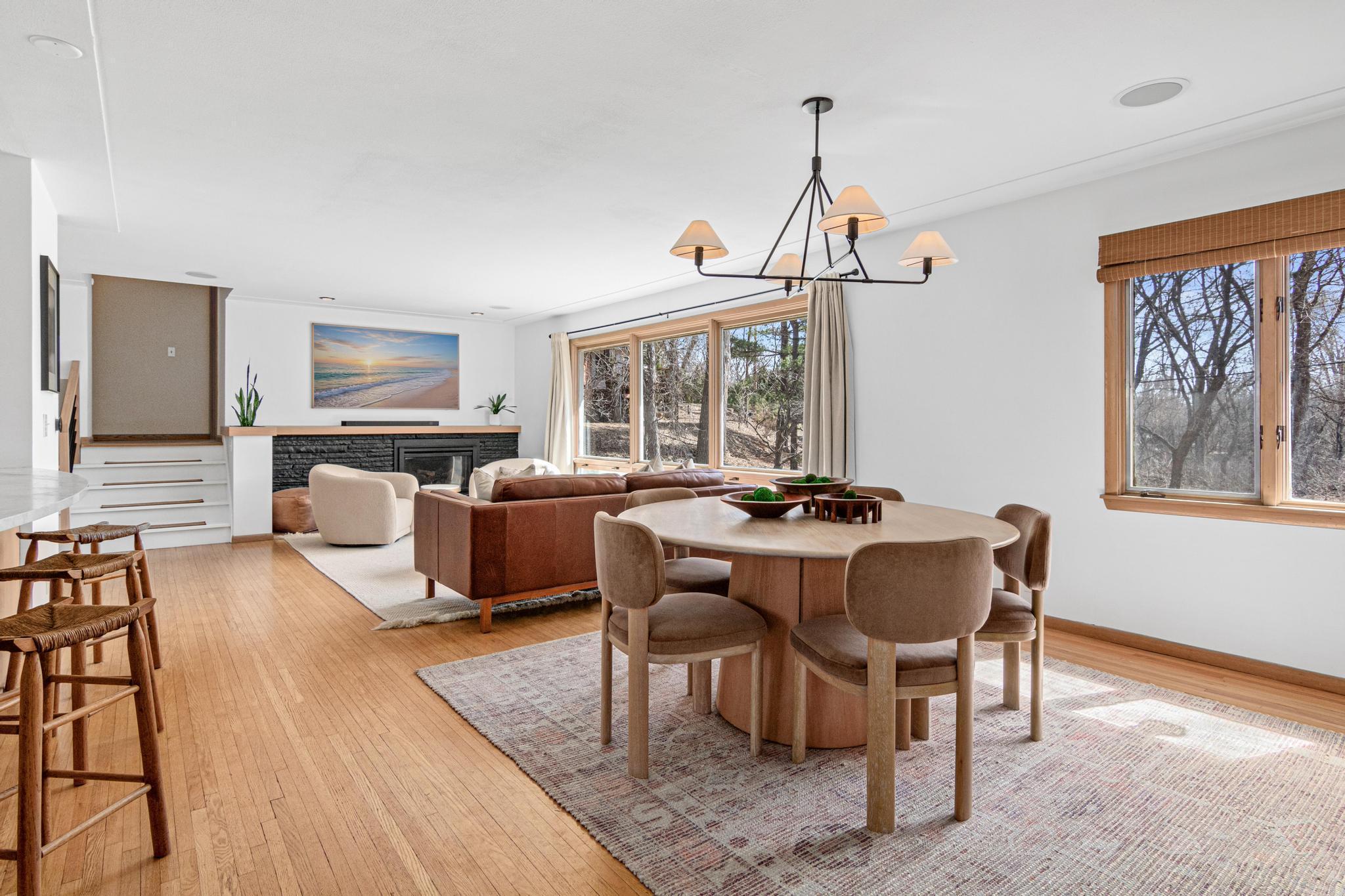 From this angle, the scale of the main living space becomes clear: expansive but never cavernous, open but never undefined.