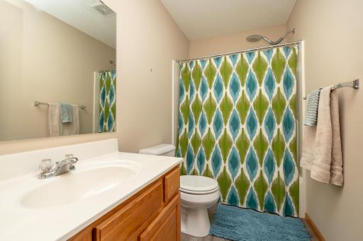 Upper level 2nd full bathroom