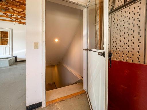 Garage access to basement 2.jpg