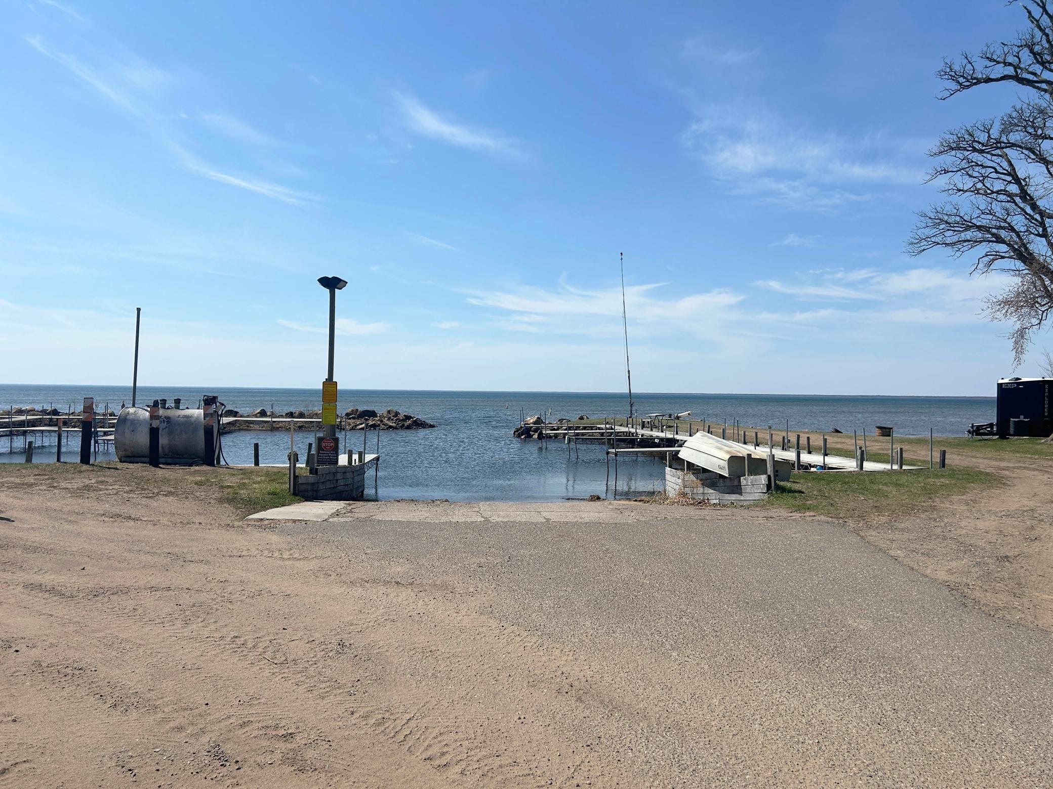 A closer look at the lake access.