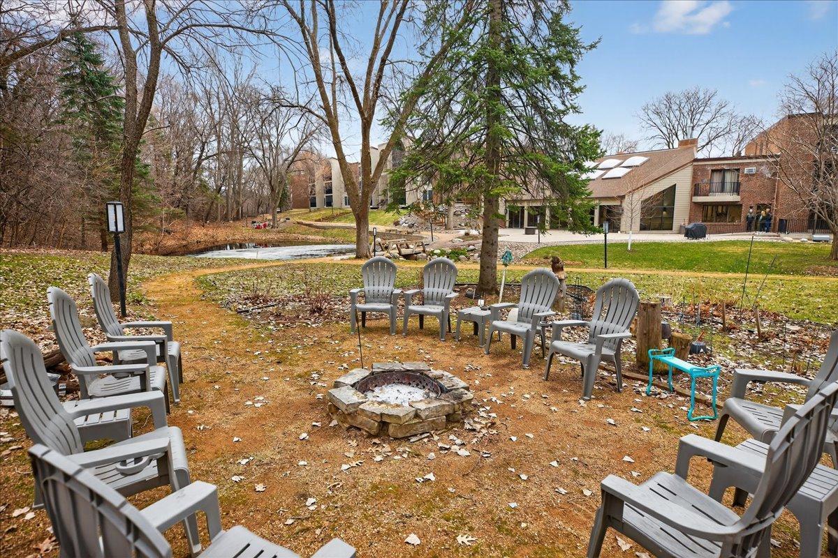 Sitting area and firepit