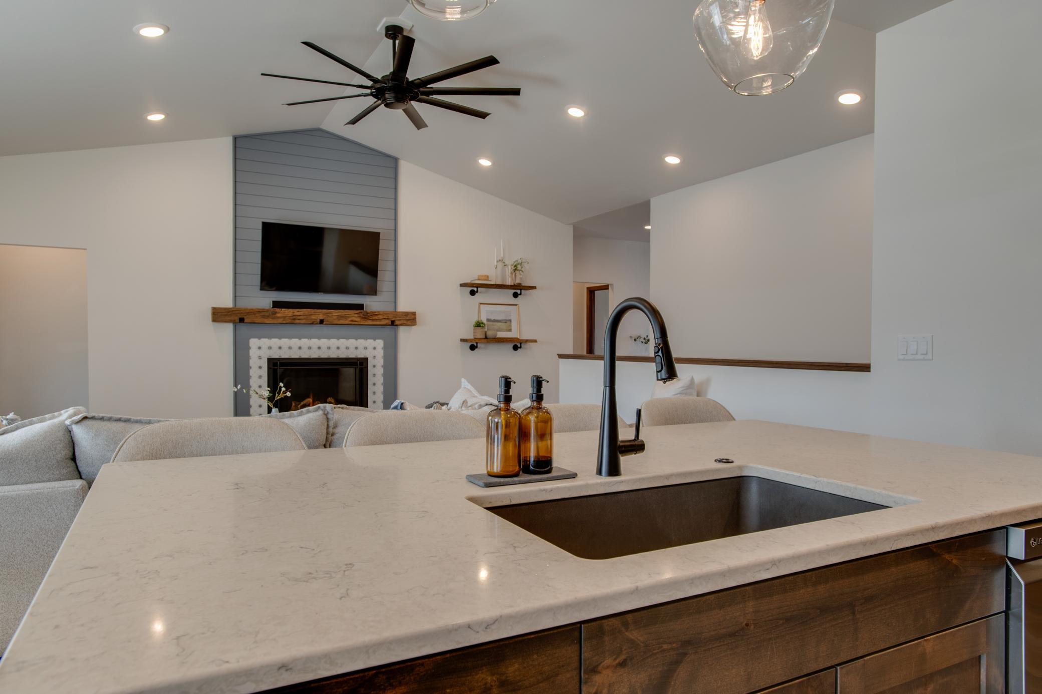 4752_38th_AVE_N-22.jpg
