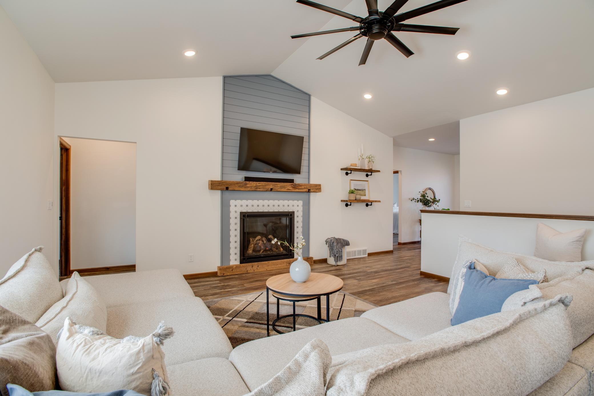 4752_38th_AVE_N-13.jpg