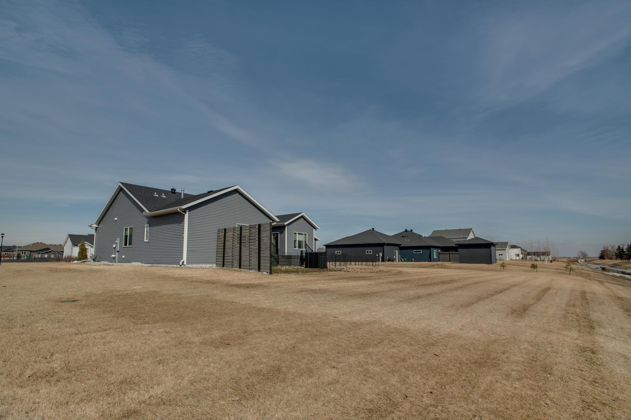 4752_38th_AVE_N-85.jpg