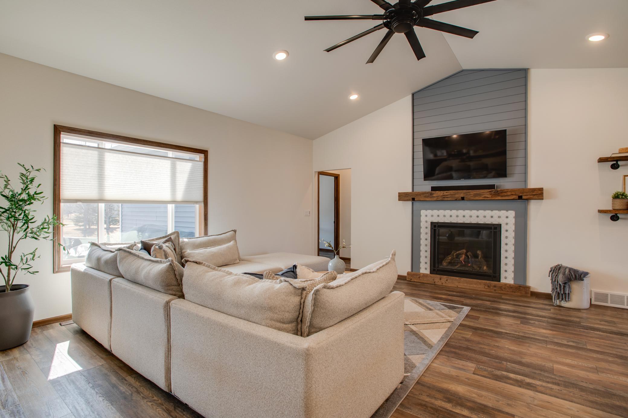 4752_38th_AVE_N-14.jpg
