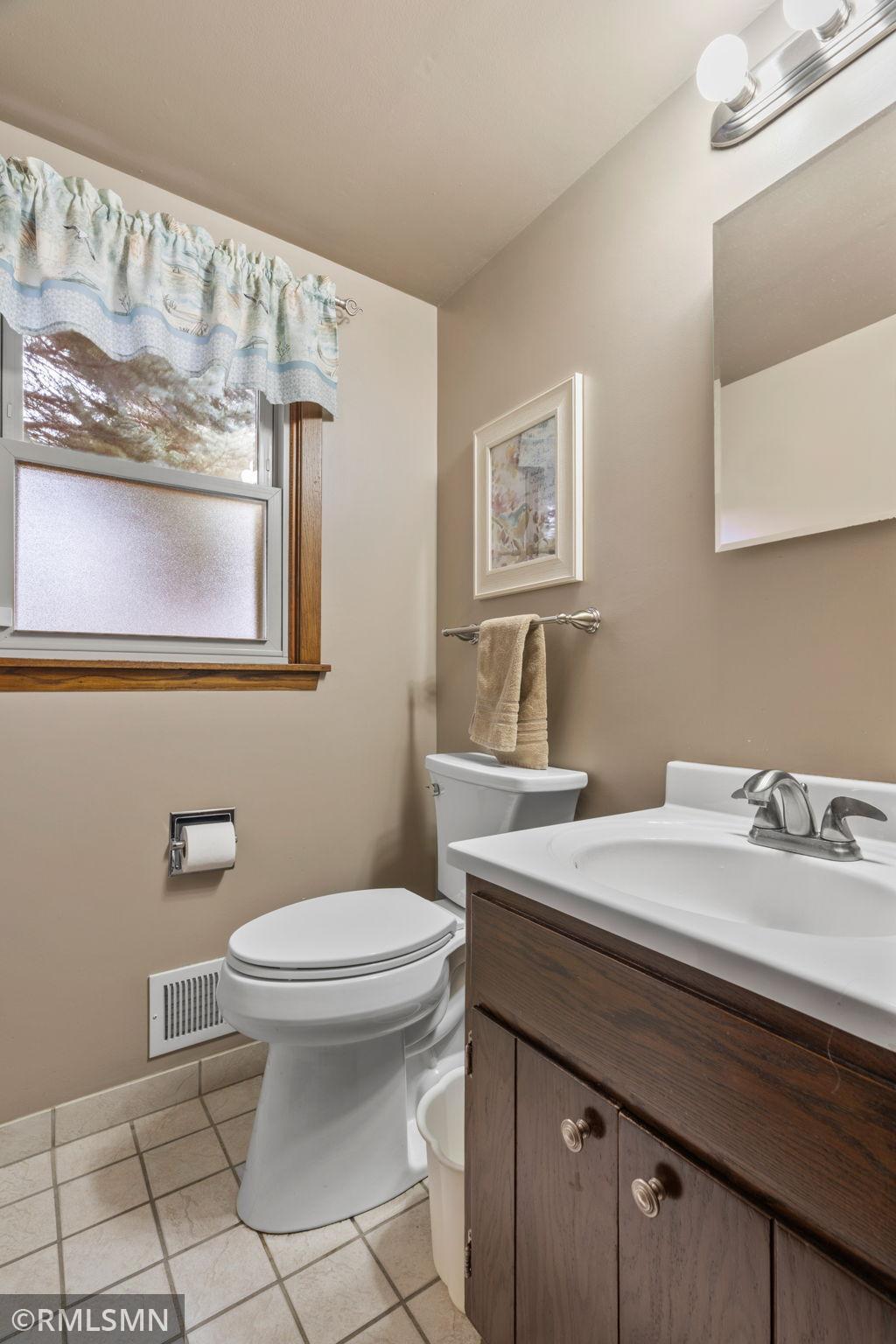 21-web-or-mls-2245 Maple Ln E-21.jpg