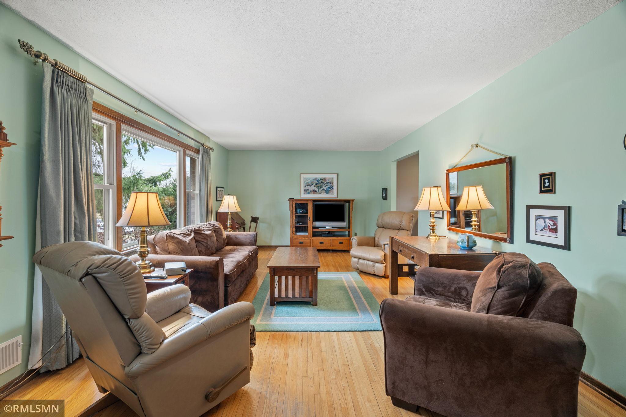 12-web-or-mls-2245 Maple Ln E-12.jpg