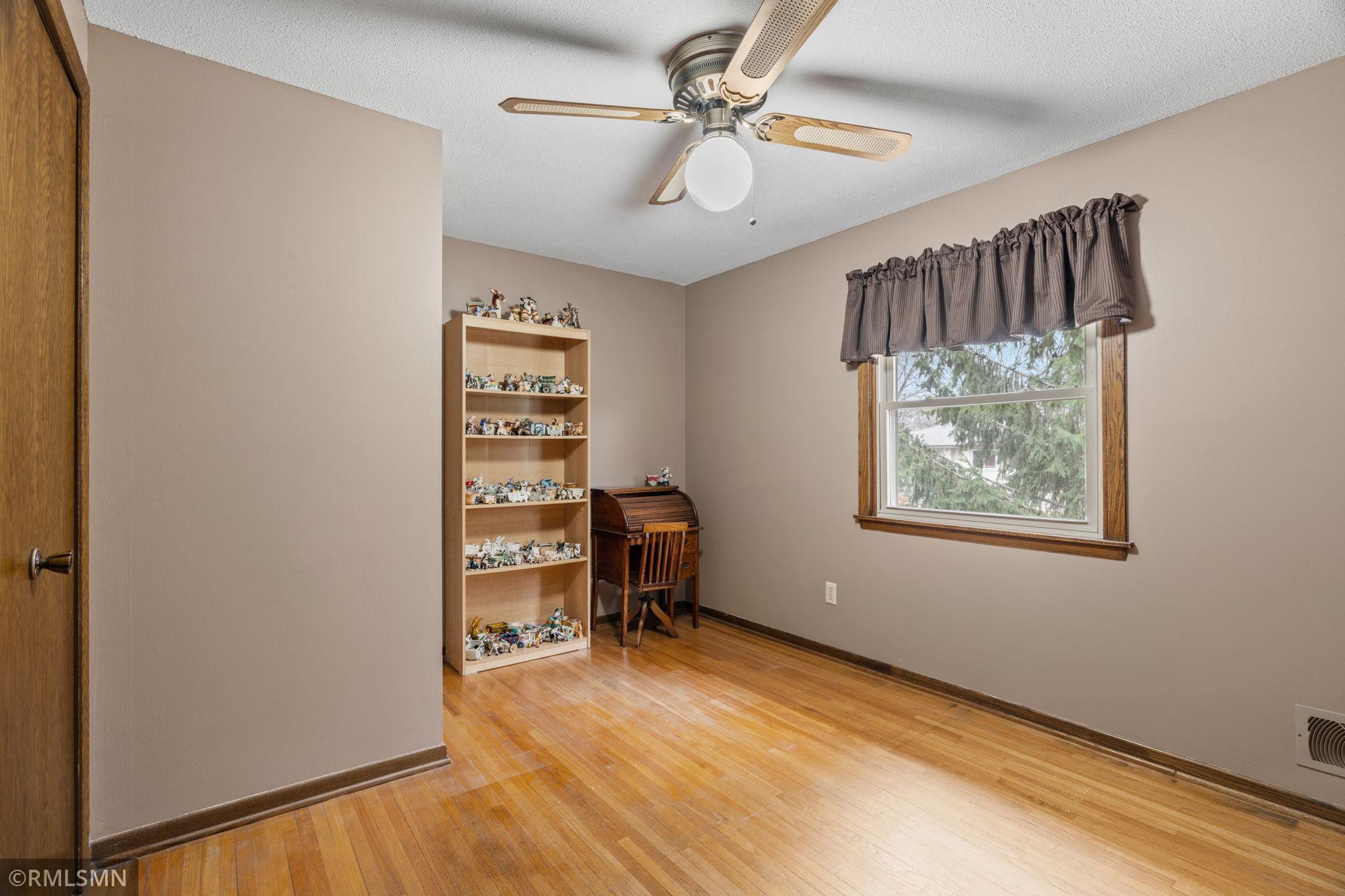 26-web-or-mls-2245 Maple Ln E-26.jpg