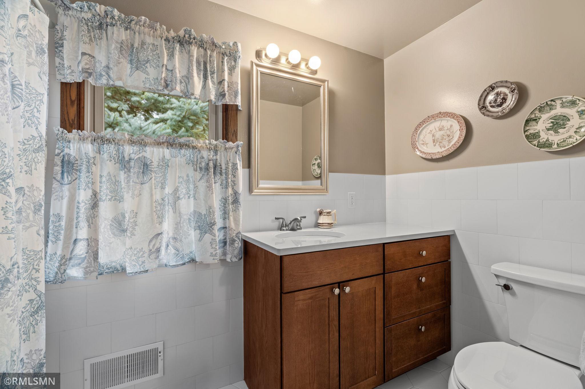 28-web-or-mls-2245 Maple Ln E-28.jpg