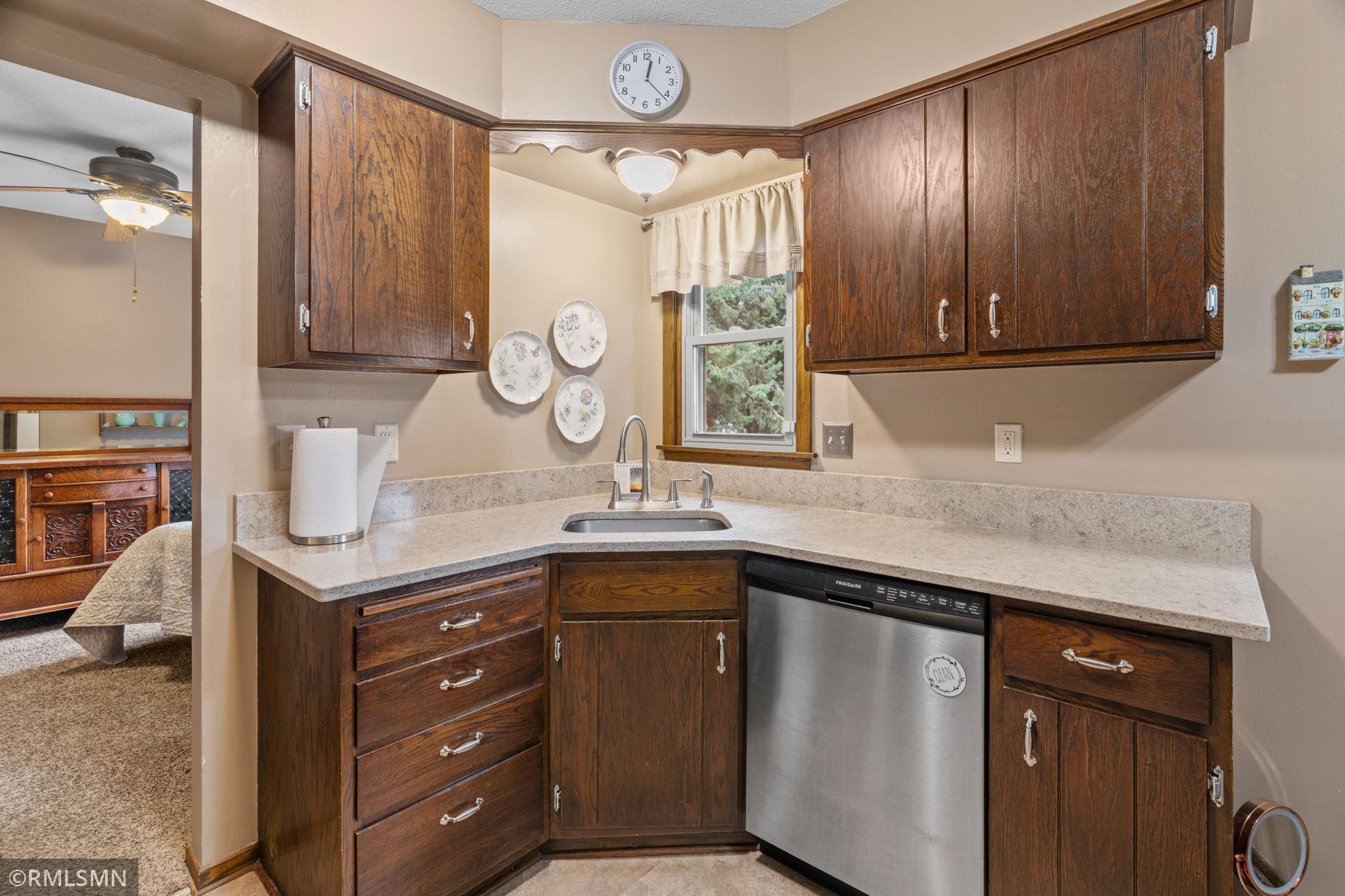 18-web-or-mls-2245 Maple Ln E-18.jpg