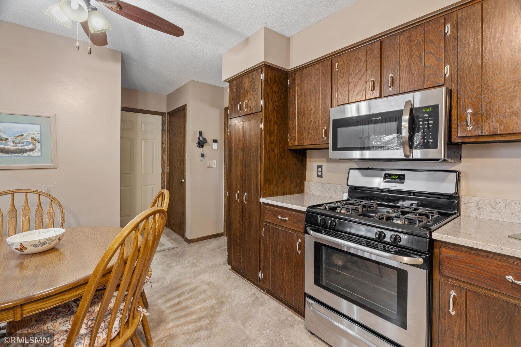 19-web-or-mls-2245 Maple Ln E-19.jpg