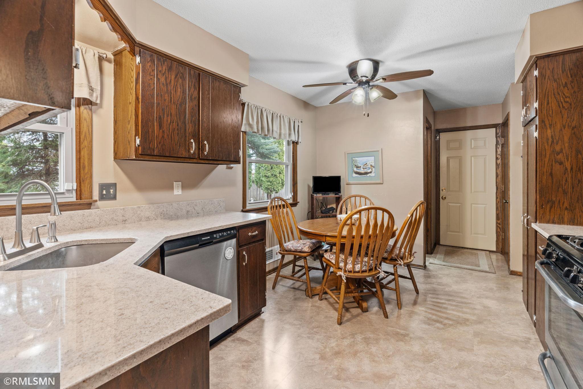 20-web-or-mls-2245 Maple Ln E-20.jpg