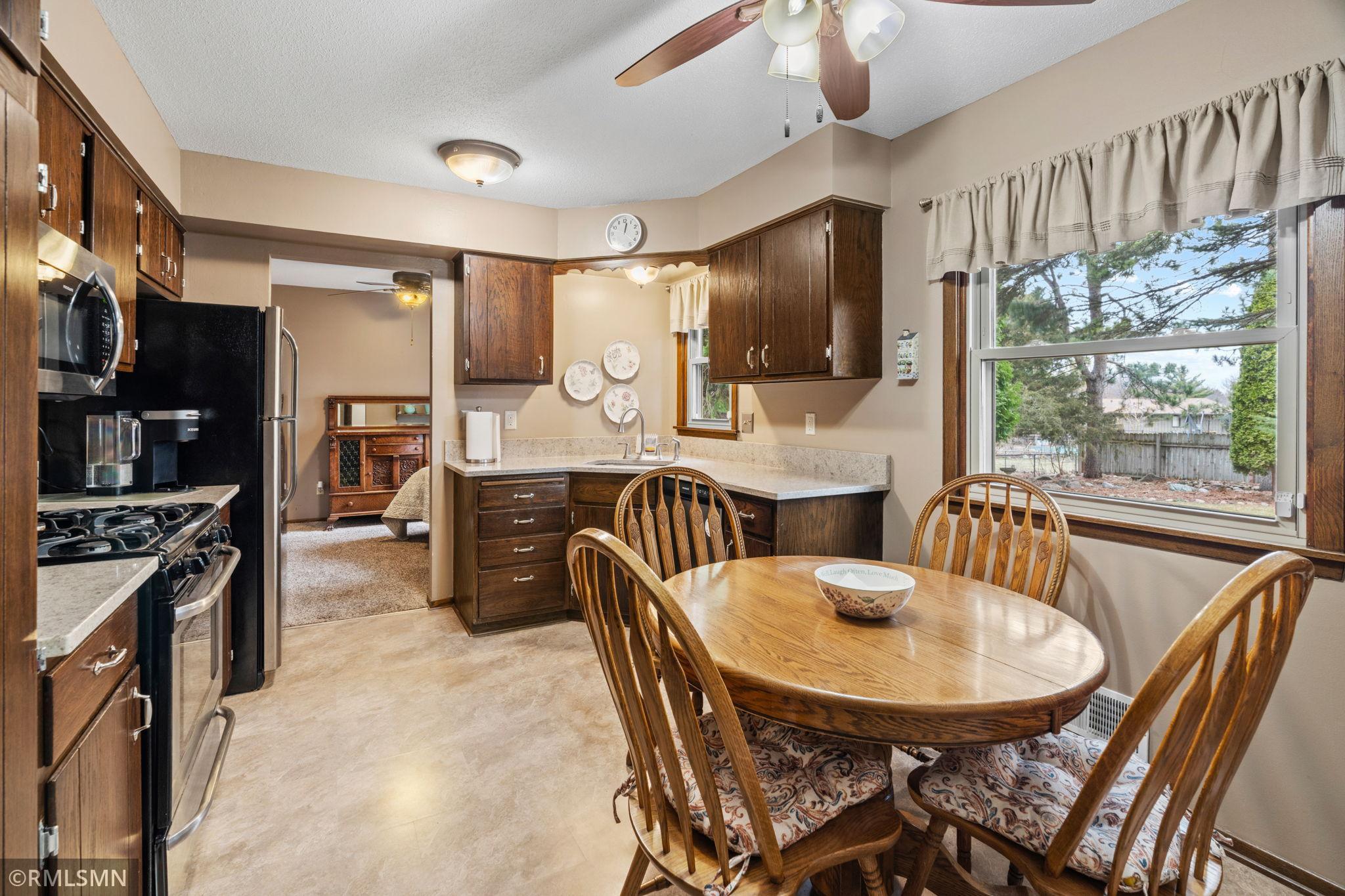 17-web-or-mls-2245 Maple Ln E-17.jpg