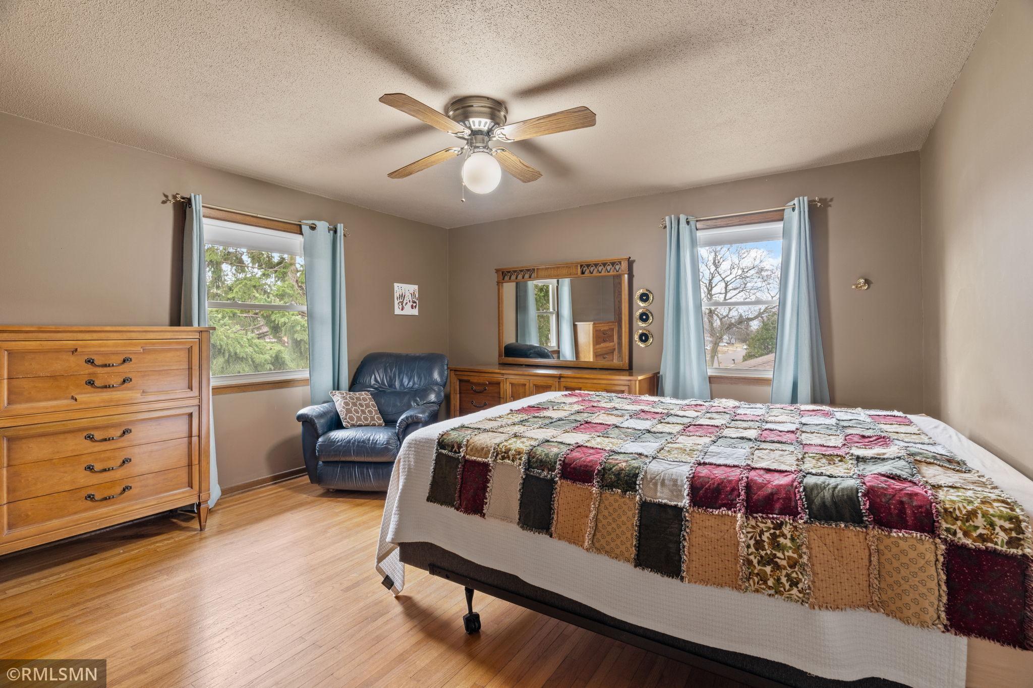 24-web-or-mls-2245 Maple Ln E-24.jpg