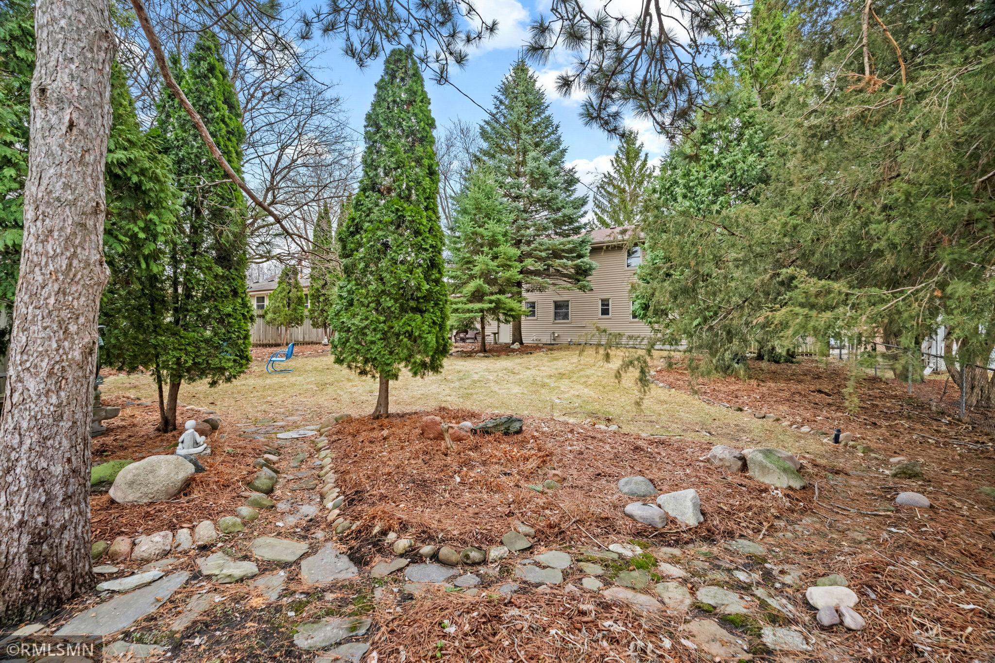 10-web-or-mls-2245 Maple Ln E-10.jpg