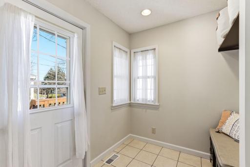 Functional mudroom with bench seatingâperfect for organizing shoes, coats, and bags while keeping the home tidy.