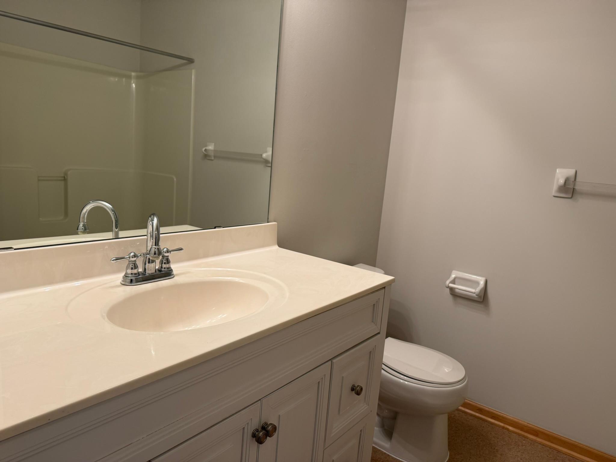 Upper level full bath