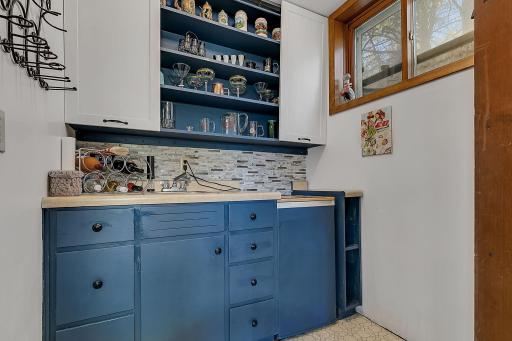 You know what isnât fun? Having to walk all the way upstairs to freshen your drink during movie night. This house has that handled too with the mini wet-bar in the lower level. Everything you need is within arms reach!