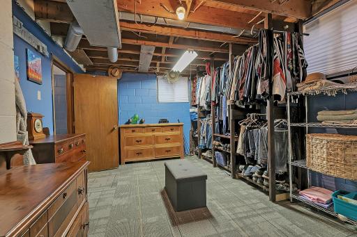 Iâm sorry, did you say you needed closet space? Thereâs really no shortage of that here. This combo walk-in closet and laundry room makes putting away laundry a breeze too!