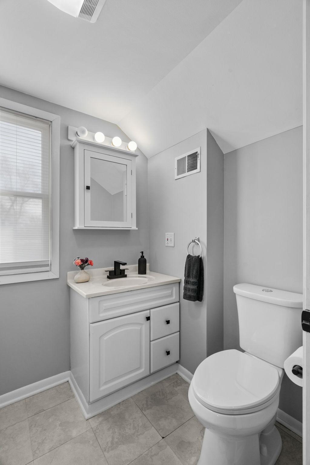 Upper level full bathroom