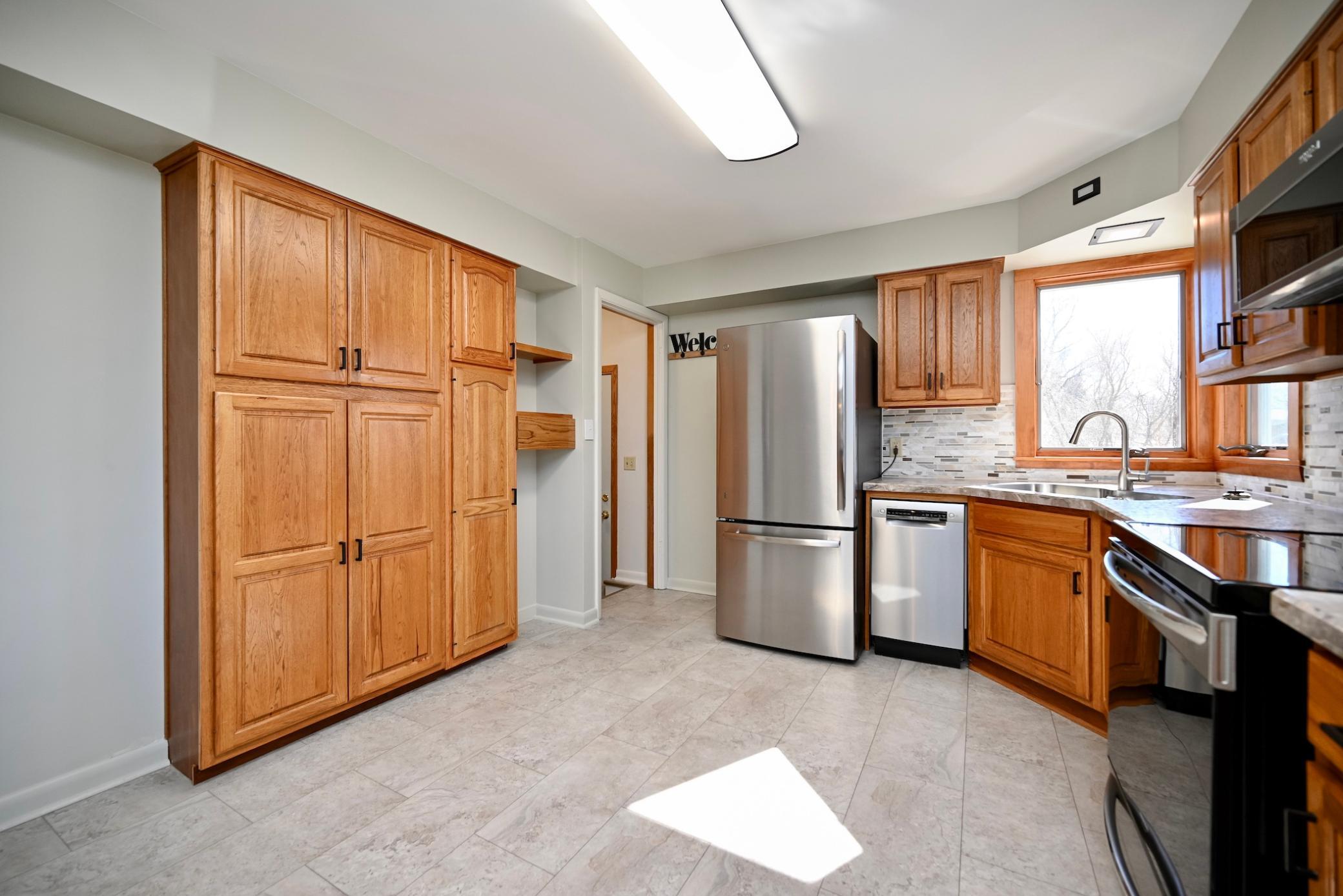 7 Kitchen & Dining Area.jpg