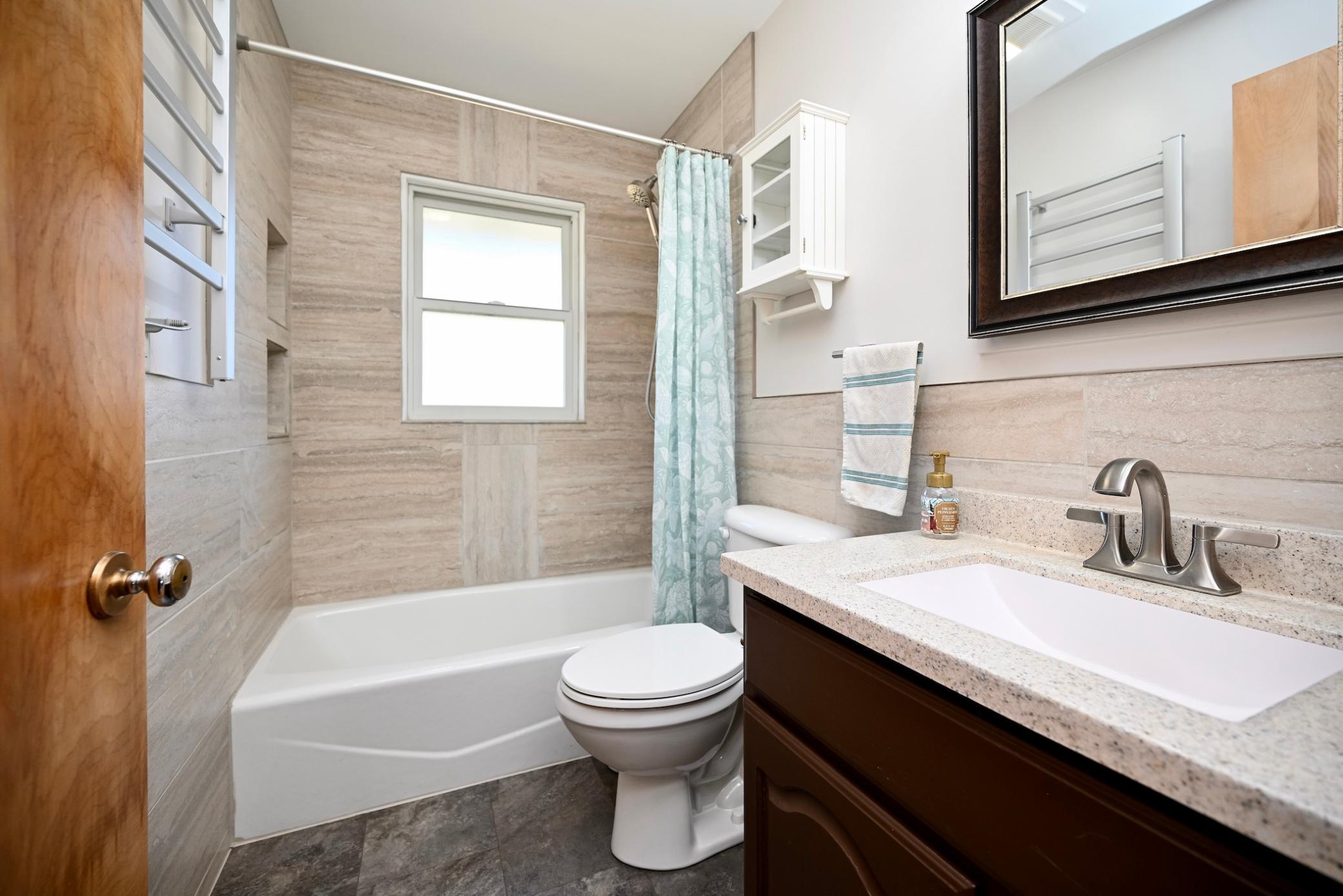 13 Bathroom.jpg