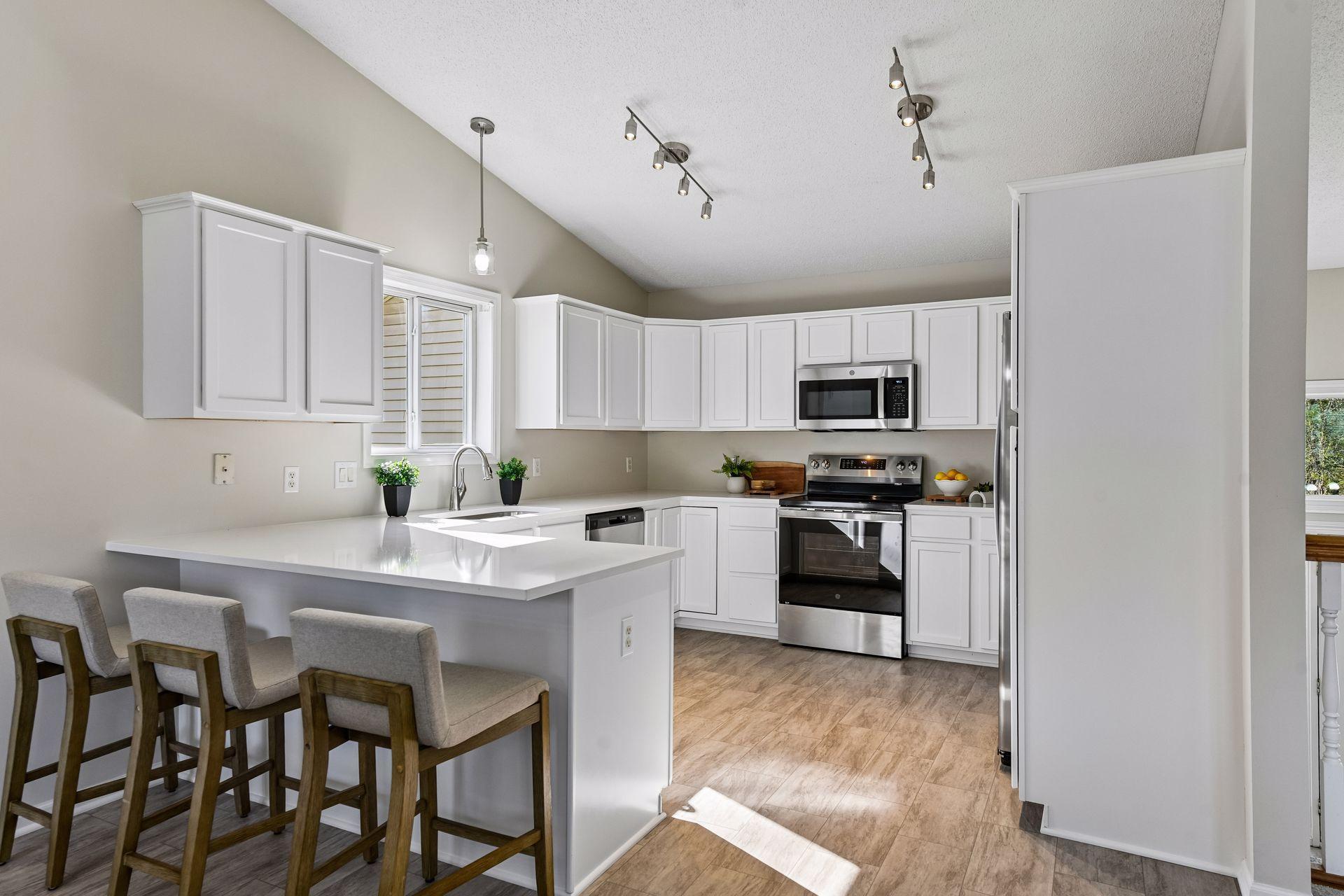 New kitchen quartz countertops, farmhouse sink, stainless-steel appliances and lighting. Large space suits well for daily use and when you entertain guests.
