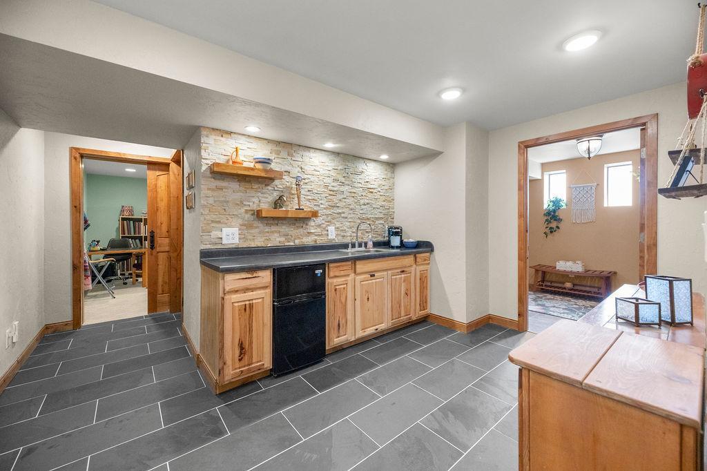 Basement wet bar