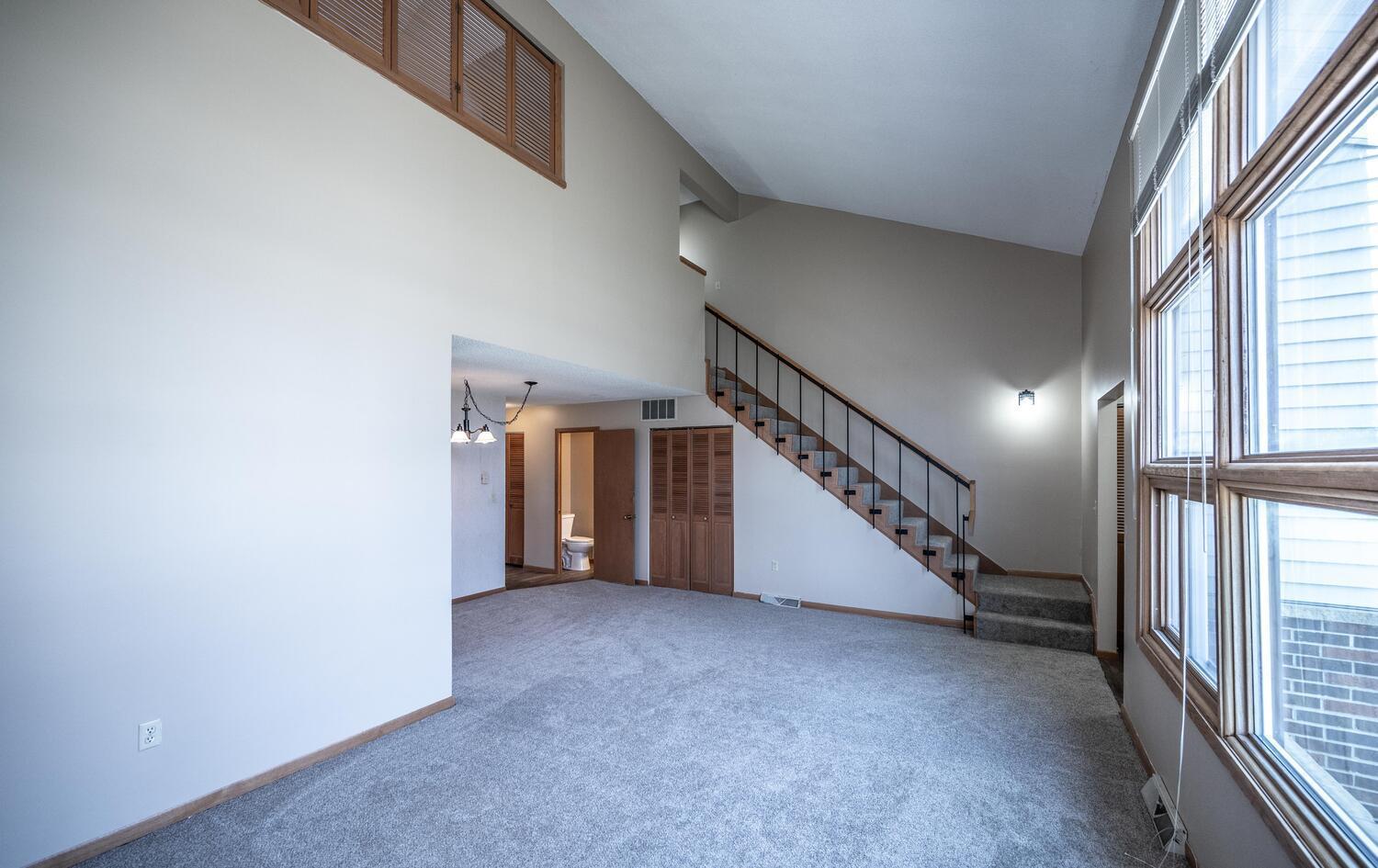 910 9th St Farmington MN 55024-large-009-005-Living Room-1500x946-72dpi.jpg