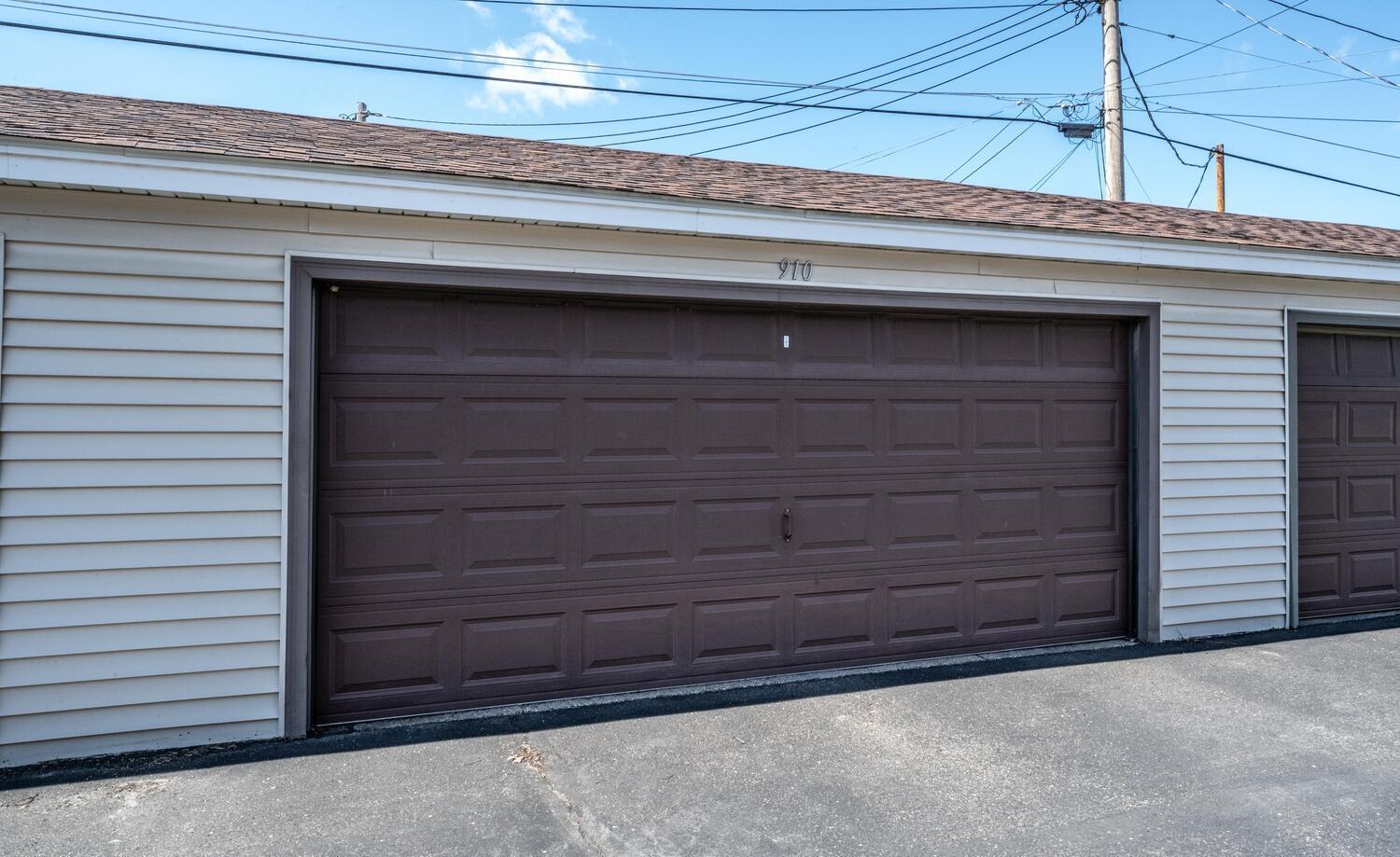 910 9th St Farmington MN 55024-large-004-008-Garage-1500x919-72dpi.jpg