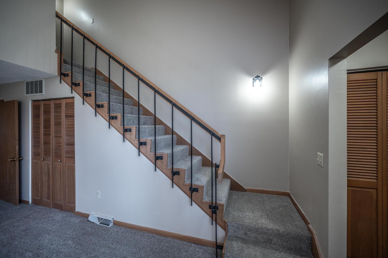 910 9th St Farmington MN 55024-large-017-019-Stairway-1500x999-72dpi.jpg