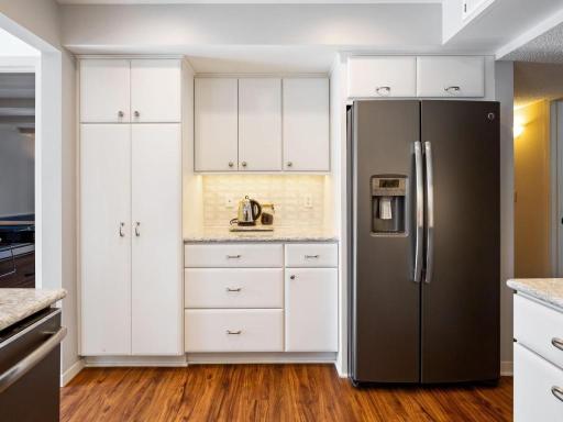 6075 Lincoln Drive, 211, Edina, MN 55436