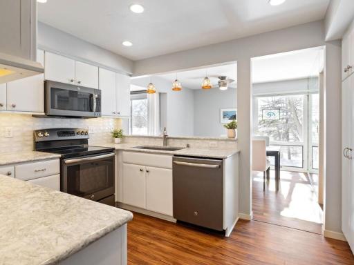 6075 Lincoln Drive, 211, Edina, MN 55436