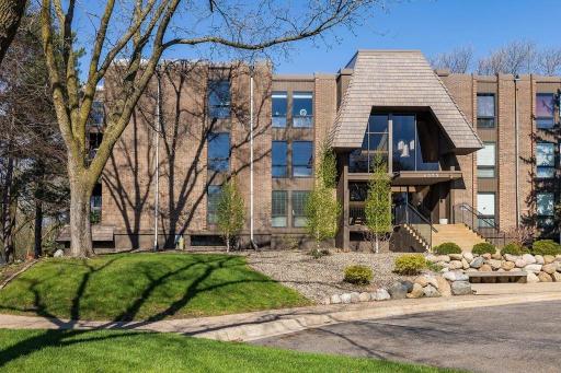 6075 Lincoln Drive, 211, Edina, MN 55436