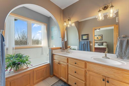 3485 Bay Knolls Drive NW, Prior Lake, MN 55372