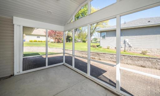 1548 18th Avenue NW, Faribault, MN 55021