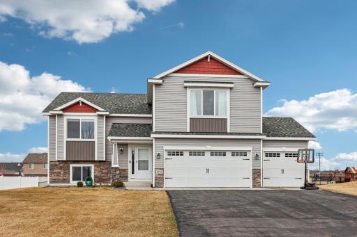 8542 Ebben Circle NE, Monticello, MN 55362