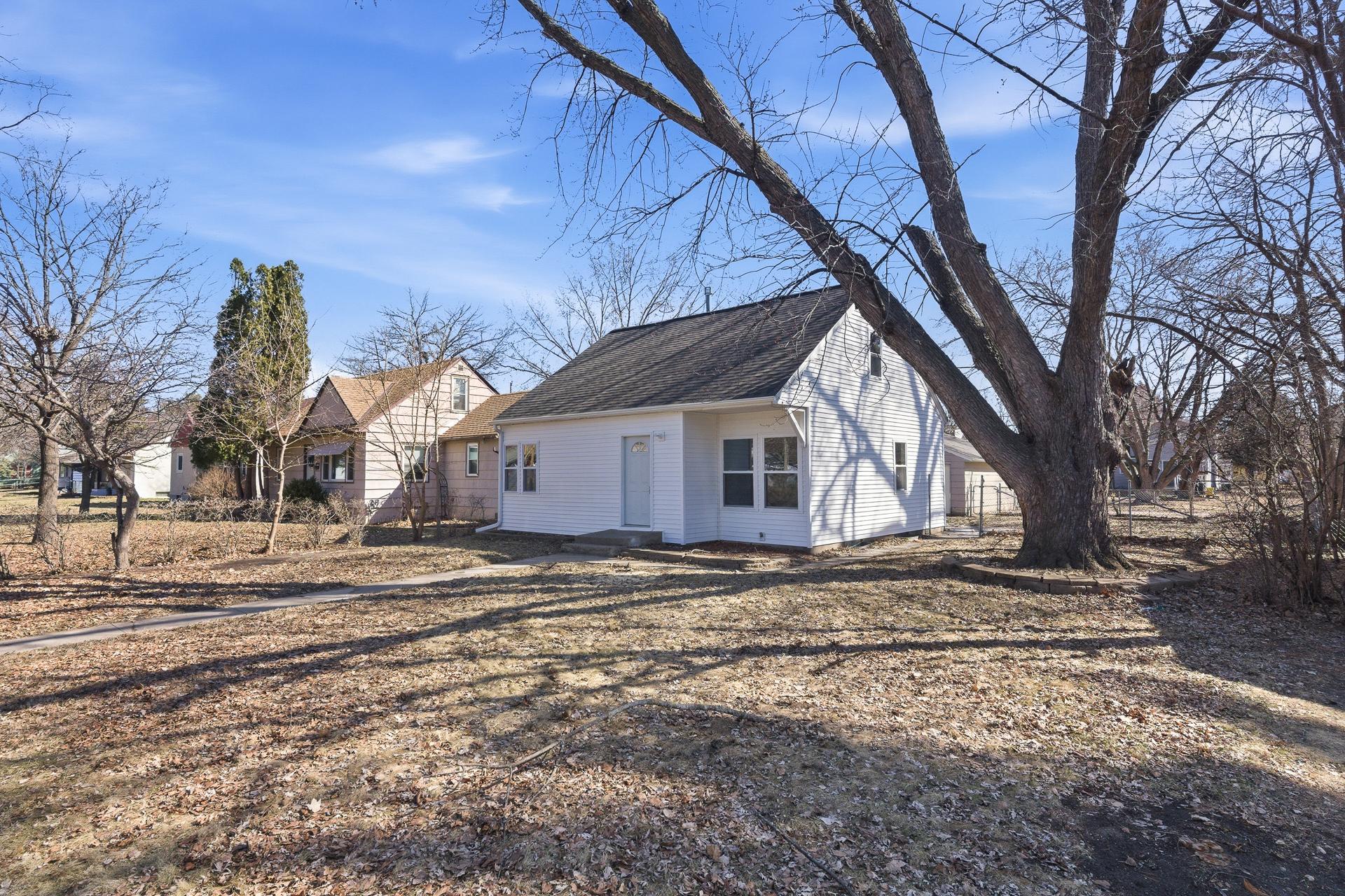 5122 Morgan Ave N MLS-2.jpeg