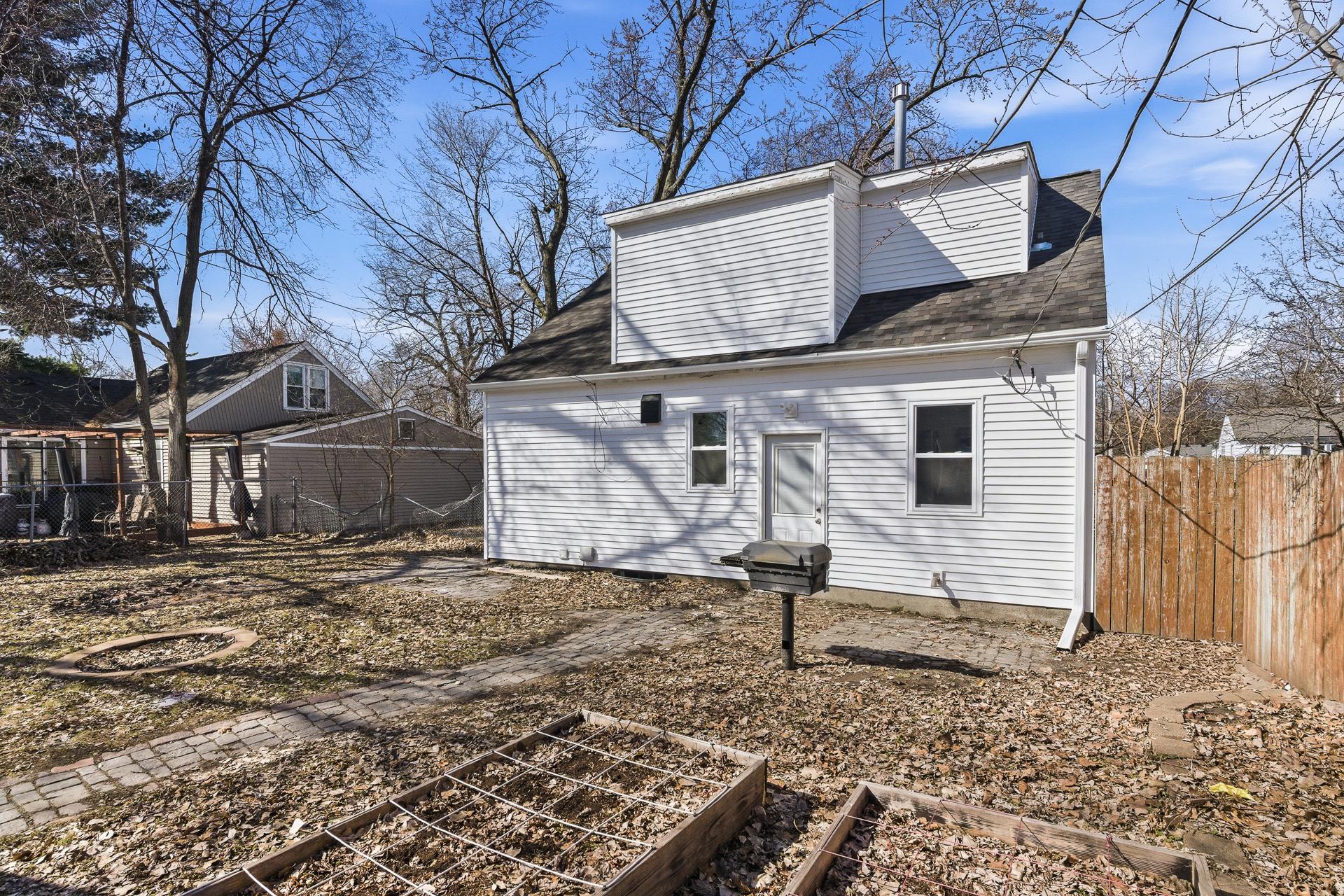 5122 Morgan Ave N MLS-8.jpeg