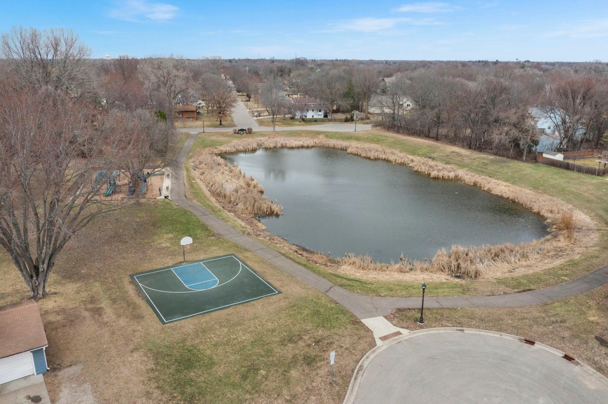 Walk to neighborhood park!