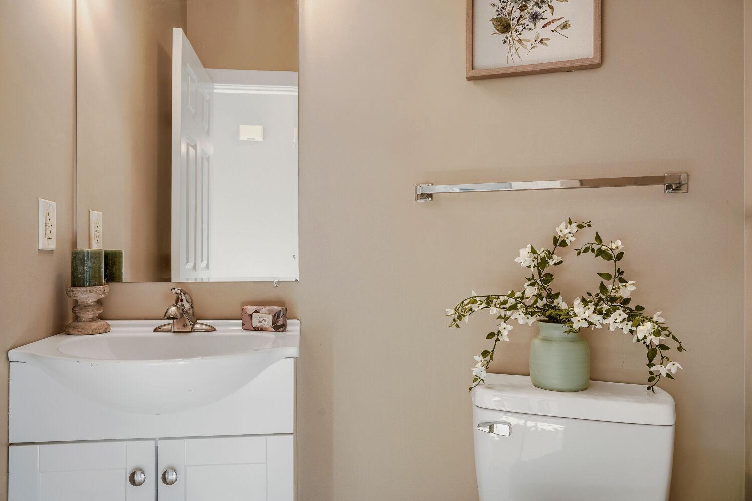 1878 Christensen Ave - Web Quality - 015 - 15 Powder Room.jpg