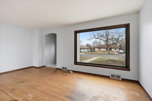 Living Room - Large Picture Window