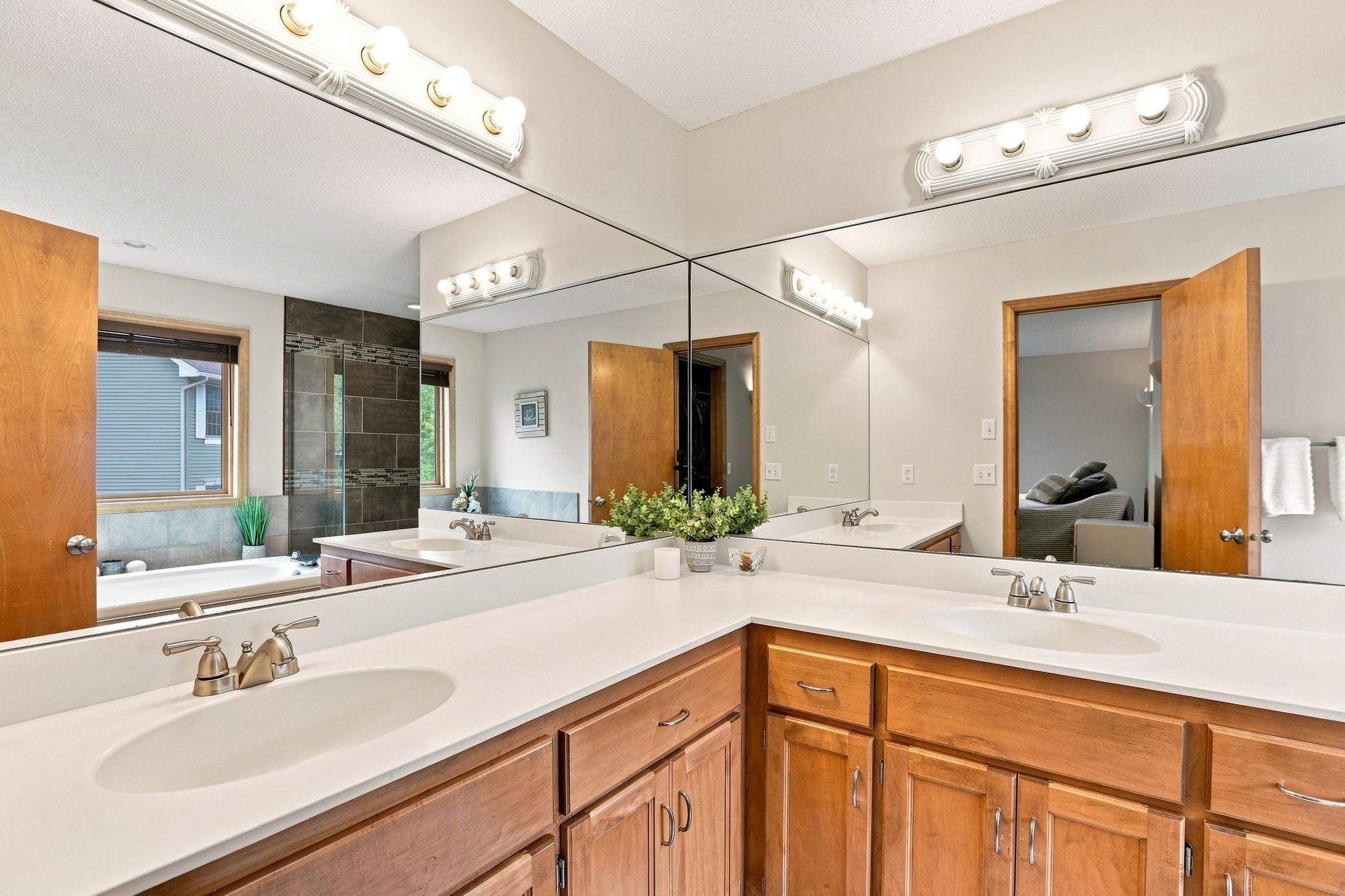 Spacious ensuite bath