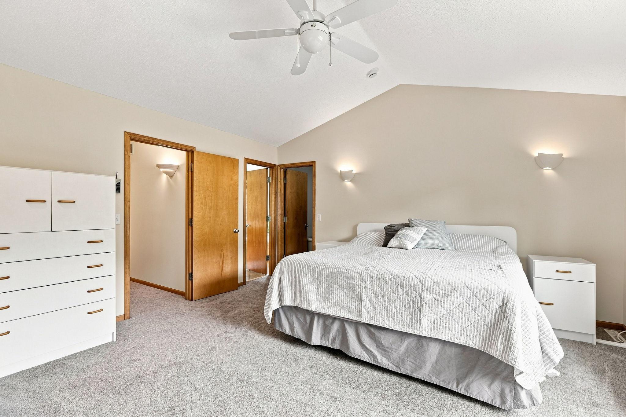 Spacious 2nd floor primary with ensuite and large walk-in closet