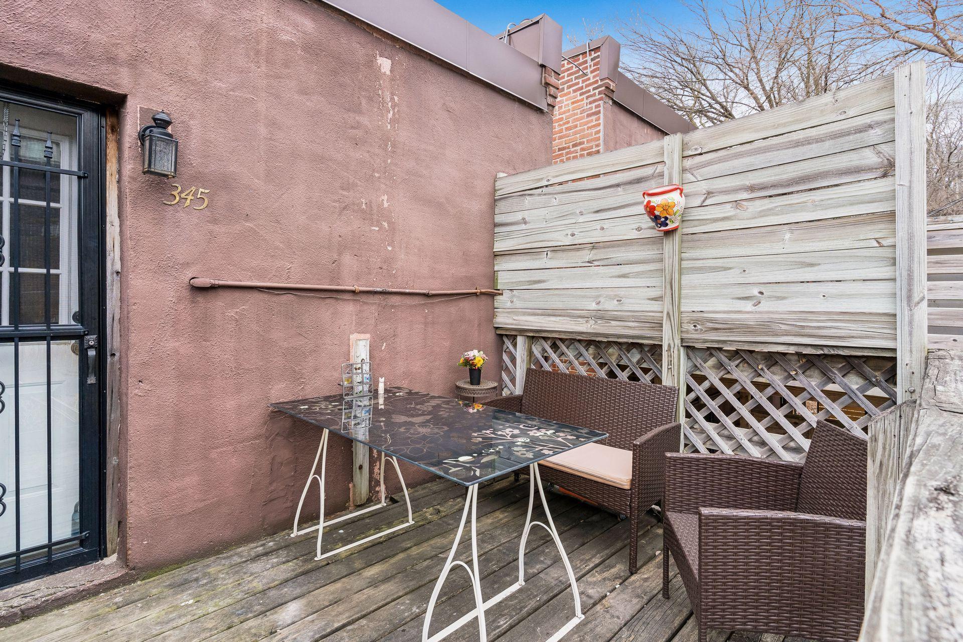 Private Back Patio - Summer Evenings/Morning Coffee