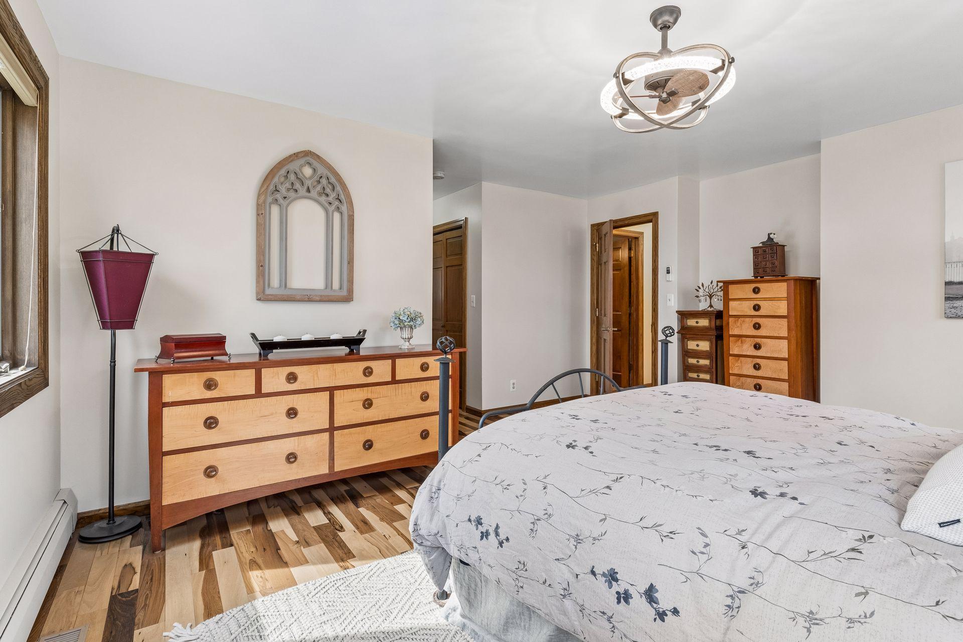 There is also a Private Primary Bath.