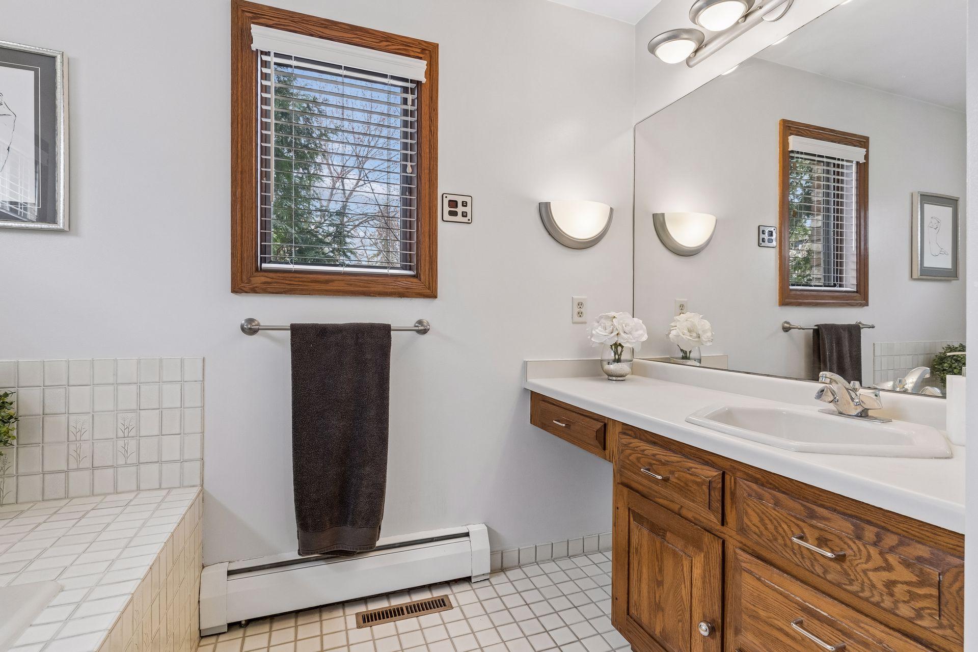 The 2 sided layout is great for everyday convenience.