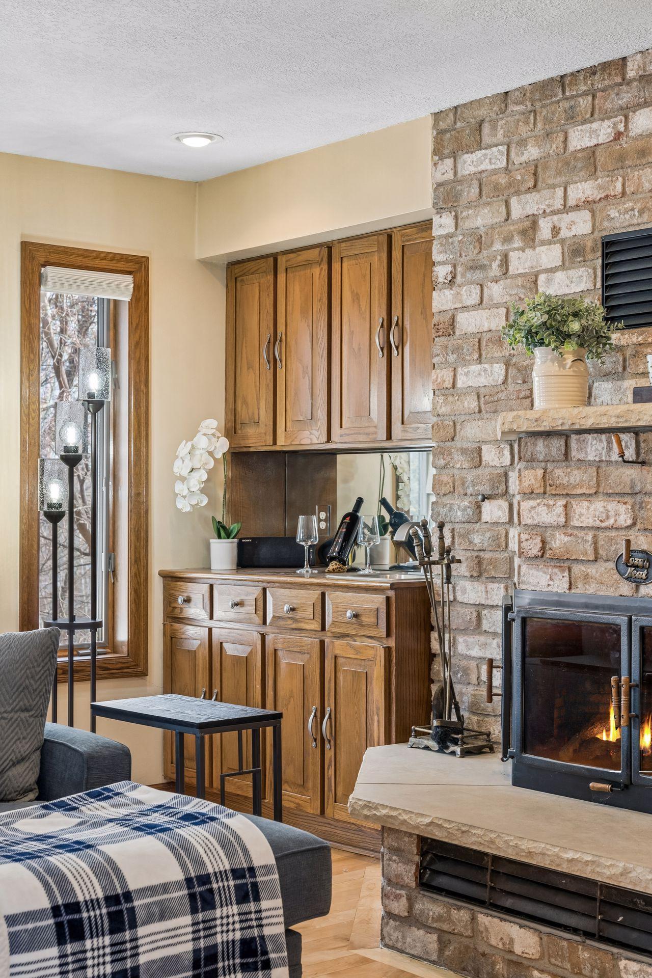 Entertaining made easy with main level wet bar.