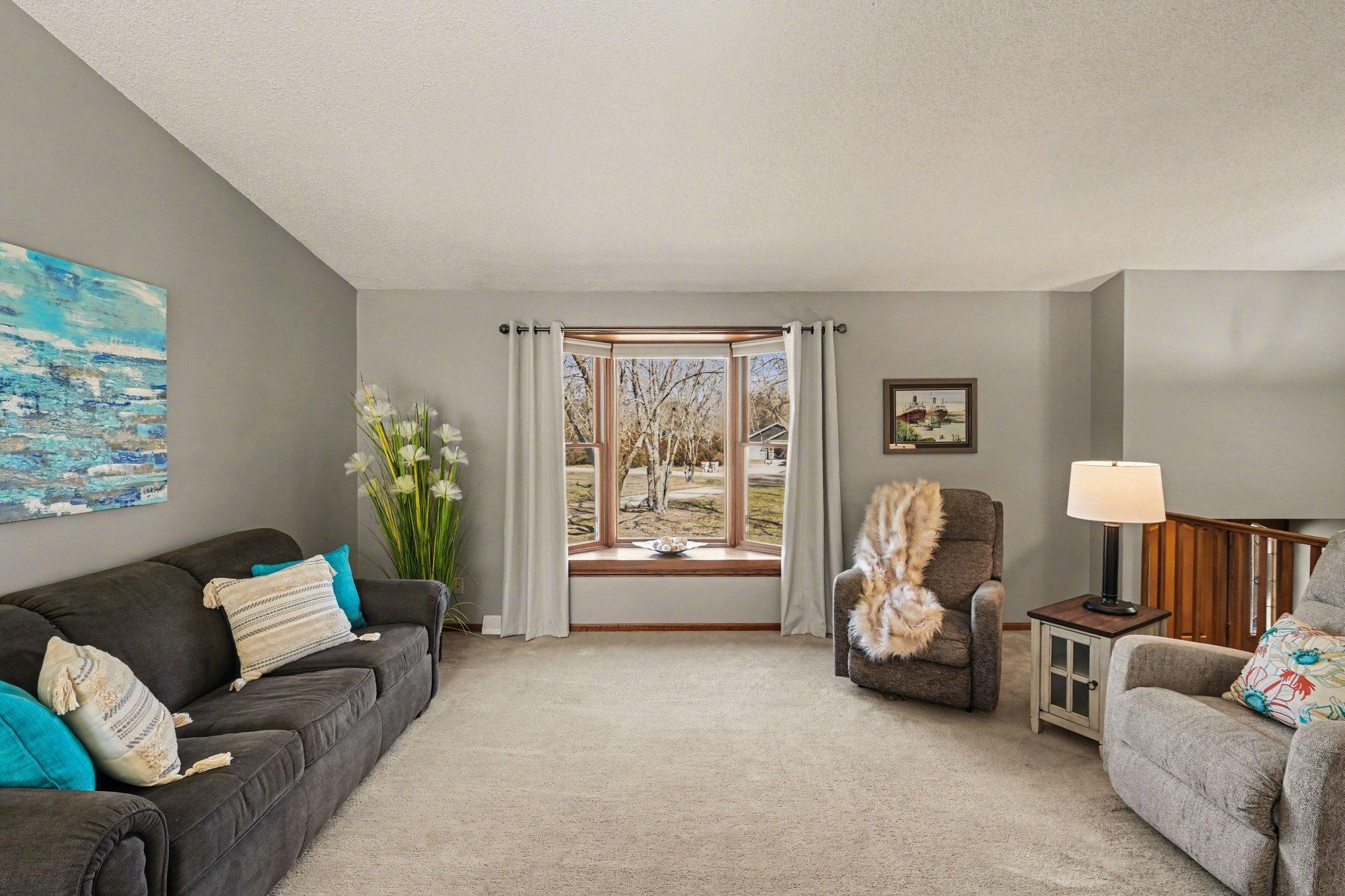 Ah.... a perfect place to share the day~